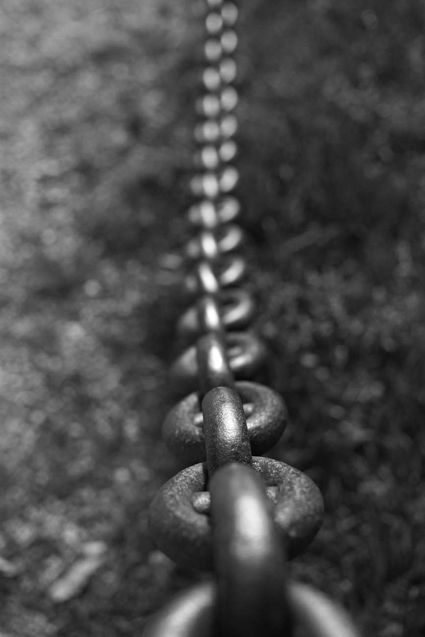 Stock photo of link chain trailing into an unfocused distance from Pexels.com
